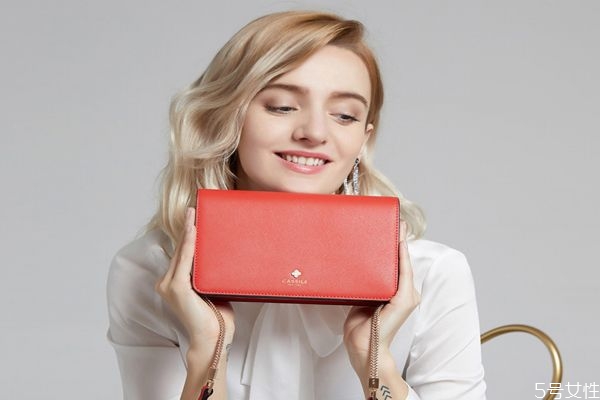 卡思乐女包什么档次,卡思乐女包什么档次?细节对比