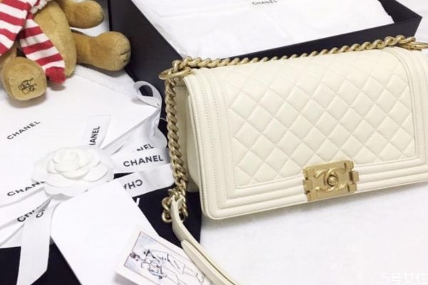 真皮包长白霉了怎么处理,发霉的包包用什么清洗