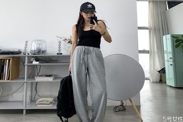 卫裤膝盖为什么鼓包,运动裤膝盖鼓包正常吗