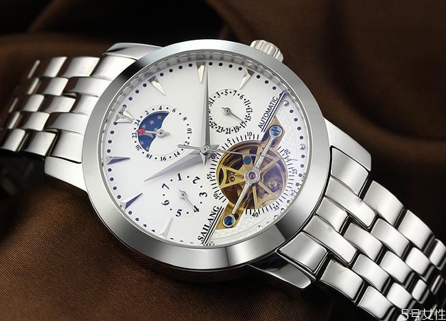 睡觉带手表对身体有害吗,长期佩戴手表睡觉有危害吗