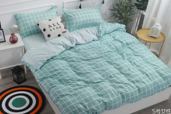 指甲油弄到床上怎么洗掉,指甲油撒到床上怎么办 指甲油弄到床上怎么洗掉,指甲油撒到床上怎么办