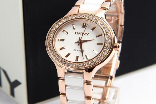 女士手表带哪个手腕好,女士手表戴哪个手