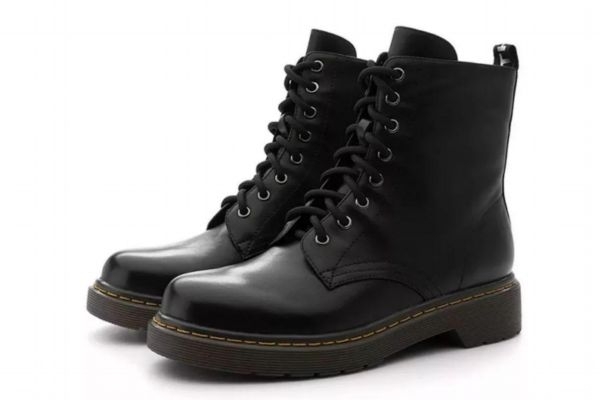 马丁靴垫增高垫压脚背,为什么马丁靴压脚背