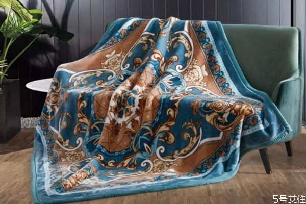 毛毯可以用洗衣机甩干吗,地毯能用洗衣机甩干吗 毛毯可以用洗衣机甩干吗,地毯能用洗衣机甩干吗