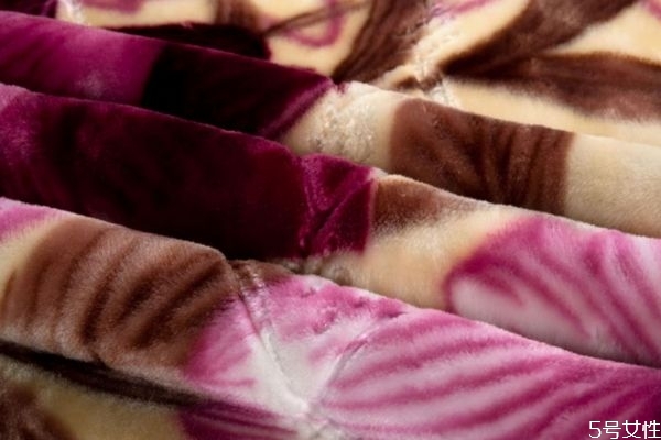 毛毯太大洗衣机放不下怎么办,毛毯太厚洗衣机洗不动怎么办