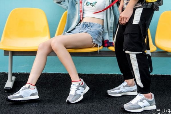 怎么防止鞋子的舌头跑偏,鞋舌头跑偏怎么处理