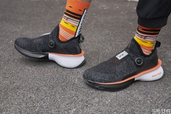 匹克态极10和20哪个好,匹克态极1.0和2.0区别