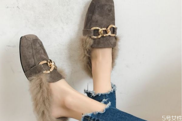 冬天豆豆鞋配什么袜子好看,冬天豆豆鞋配什么袜子图片