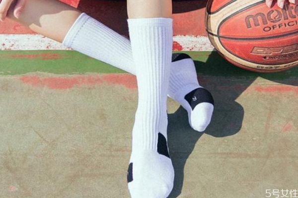 为什么篮球袜都是长的,篮球袜为什么那么厚