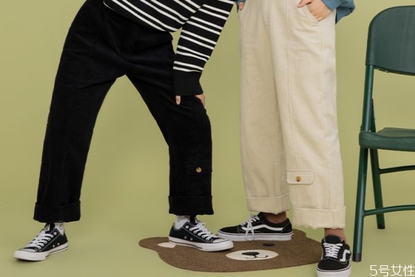 女生冬季穿阔腿裤穿什么袜子,冬天阔腿裤上面穿什么