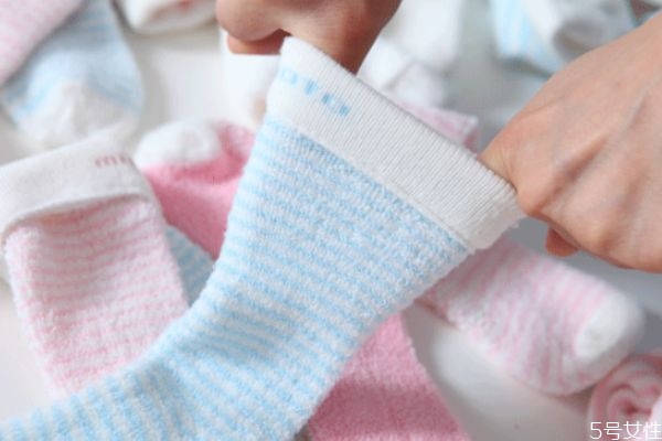 冬天穿多厚的袜子,冬天穿多厚的袜子脚还是凉 冬天穿多厚的袜子,冬天穿多厚的袜子脚还是凉