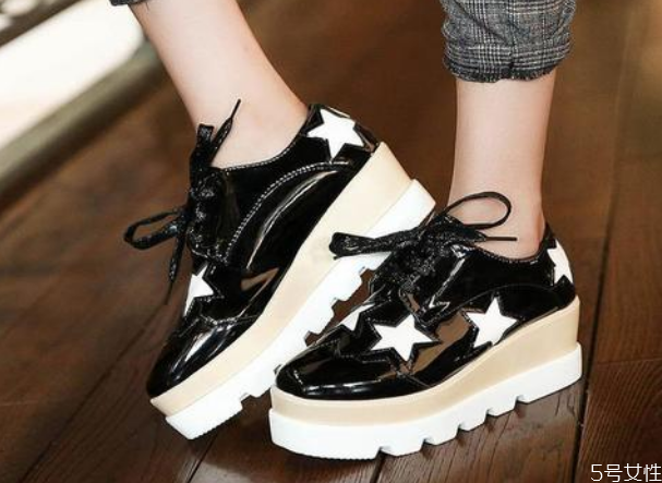 松糕鞋哪些人不适合穿,小个子适合穿松糕鞋吗
