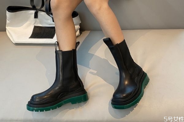 bv绿底靴子多少钱,BV绿底马丁靴