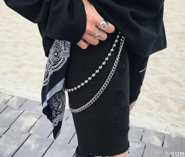 嘻哈巾在裤子上的系法,嘻哈方巾怎么系在裤子上 嘻哈巾在裤子上的系法,嘻哈方巾怎么系在裤子上