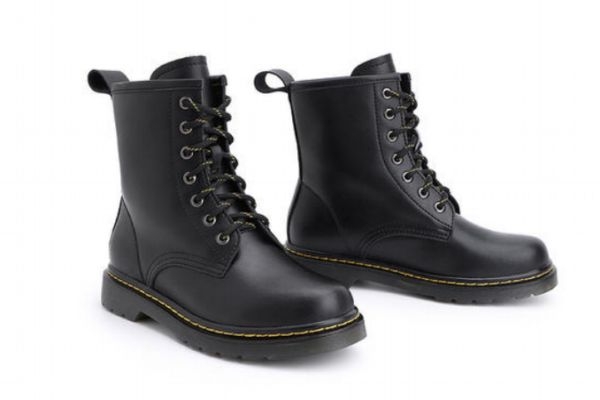 马丁靴里面掉色怎么办,马丁靴里面掉色是质量问题吗