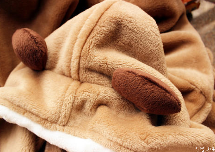 晚上睡觉穿珊瑚绒的睡衣可以吗,冬天穿珊瑚绒睡衣好吗
