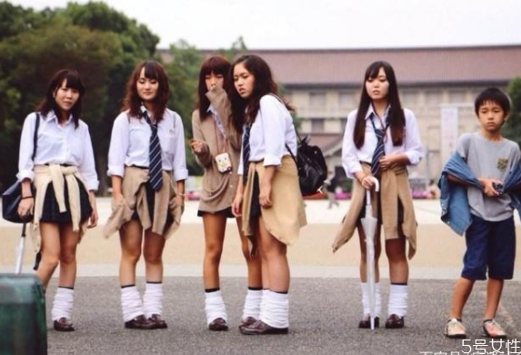 泡泡袜的穿法,泡泡袜怎么穿