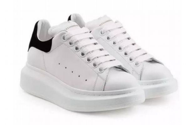 新买的小白鞋有异味怎样去除,小白鞋很臭怎么去除