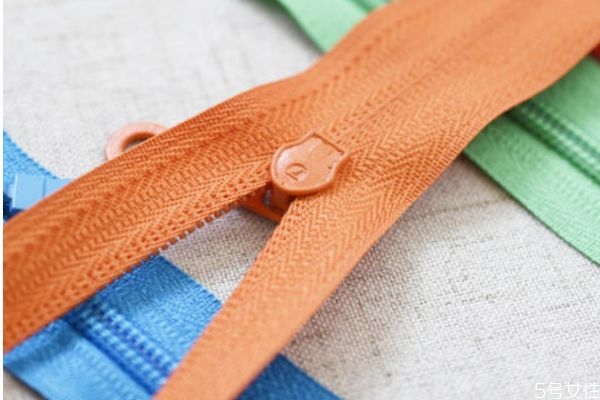 拉链不顺畅用什么方法解决,衣服拉链不顺滑怎么办