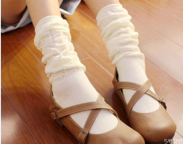 堆堆袜怎么搭配衣服图片,堆堆袜怎么搭配衣服鞋子