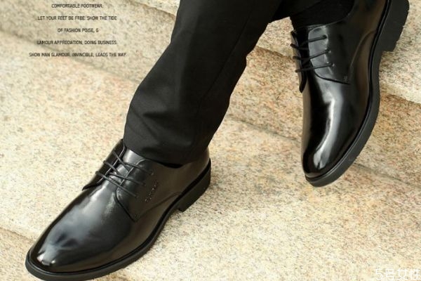 皮鞋后面太硬了,怎么办,皮鞋后跟硬用什么方法解决 皮鞋后面太硬了,怎么办,皮鞋后跟硬用什么方法解决