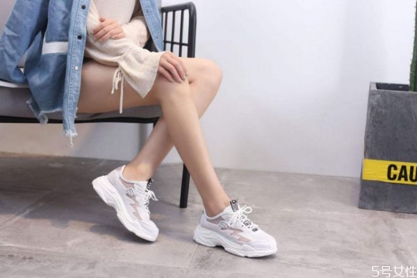 老爹鞋怎么搭好看,老爹鞋怎么穿搭