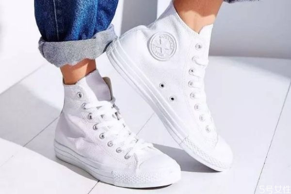 帆布鞋的鞋孔是金属吗,帆布鞋的鞋带孔是什么材质