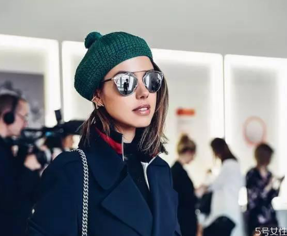 脸型大的女人适合什么帽子,脸大戴什么帽子好看女