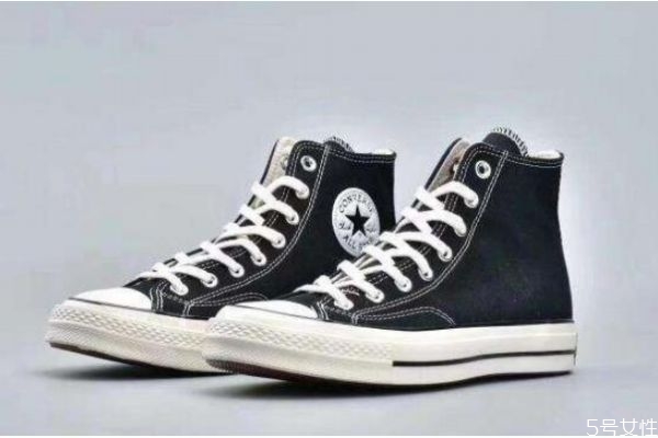 匡威的标志都在内侧么,正品匡威标志应该在内侧还是外侧