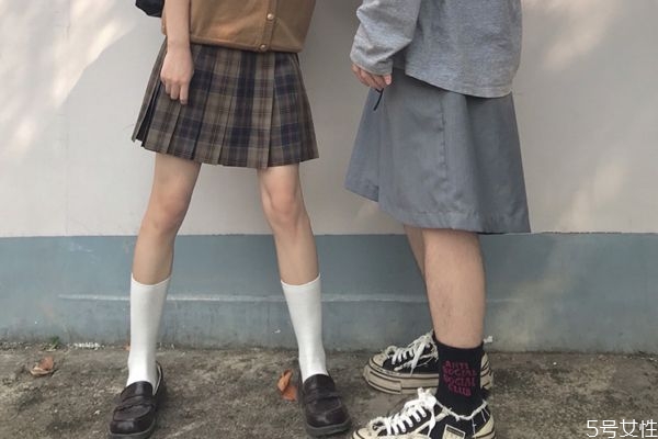 冬天百褶裙配什么外套好看,冬天百褶裙搭配什么外套