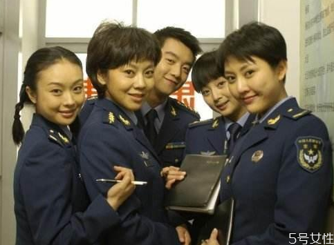 军人制服颜色区分,军人制服颜色区分绿色