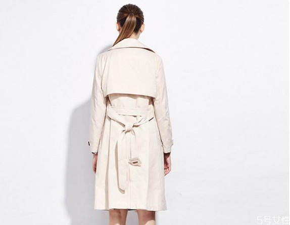 风衣前面的一块布叫什么,为什么风衣后面有块布