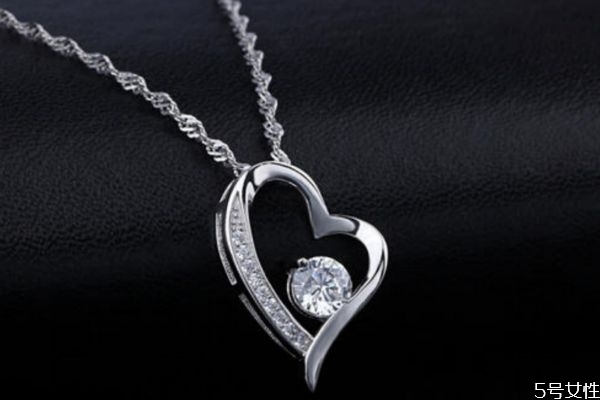 戴纯银项链过敏怎么办小妙招,为什么戴银项链会过敏怎么办 戴纯银项链过敏怎么办小妙招,为什么戴银项链会过敏怎么办