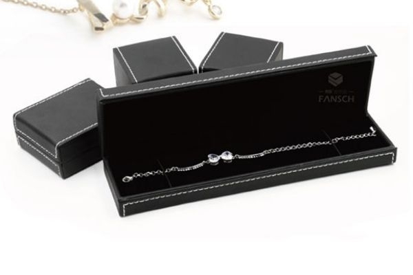 项链怎么放在项链盒里,项链怎么放在项链盒里视频