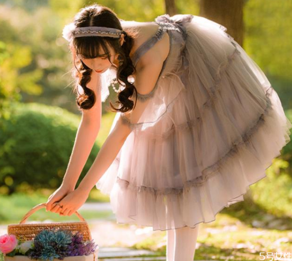 穿lolita一定要戴头饰吗,lolita里面穿什么