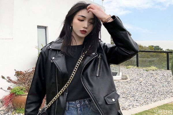 皮衣皱了挂多久能好,皮衣时间久了皱了怎么办 皮衣皱了挂多久能好,皮衣时间久了皱了怎么办