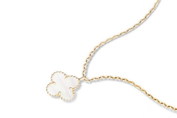 vca项链可以带着洗澡吗?,项链可以戴着洗澡吗