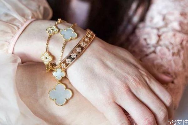 梵克雅宝四叶草手链价格官网,梵克雅宝四叶草项链官网报价