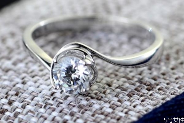 铂金戒指怎么保养,铂金戒指怎么保养和清洗