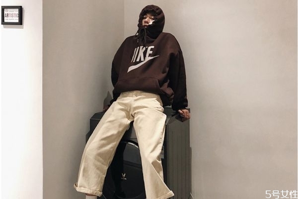 卫衣配什么裤子好男,男生卫衣搭配什么裤子好看