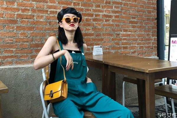 背带裤搭配什么鞋子好看,背带裤搭配什么鞋子