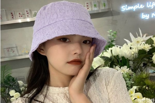 戴帽子口罩可以代替防晒霜吗?,戴帽子戴口罩还用擦防晒霜吗