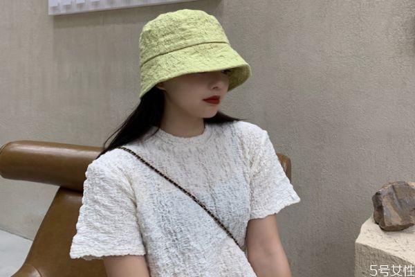 夏季遮阳帽选什么颜色百搭,遮阳帽什么颜色防晒好