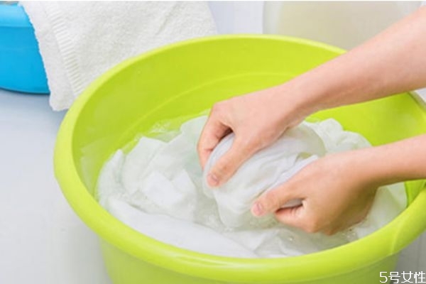 衣服上弄上墙漆怎么办,刷墙漆弄到衣服上怎么办