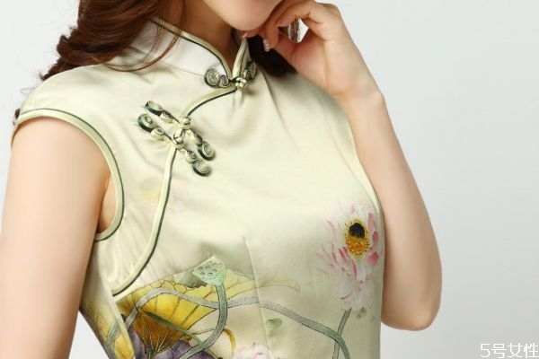 真丝衣服洗后有白霜怎么处理,怎样去掉真丝上的白霜