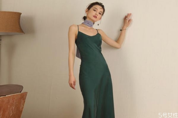 裙子肩带总是滑落怎么办宝宝,连衣裙肩带总是滑落怎么办