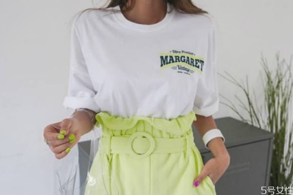 白色纯棉衣服发黄了怎么才能洗掉,纯棉白t恤发黄怎么洗白 白色纯棉衣服发黄了怎么才能洗掉,纯棉白t恤发黄怎么洗白