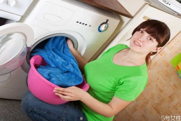 晾的衣服为什么会臭,为什么衣服晾干以后是臭的 晾的衣服为什么会臭,为什么衣服晾干以后是臭的