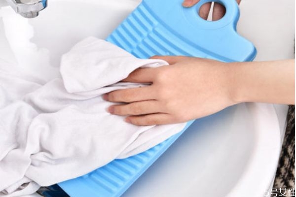 衣服用盐水泡多久合适,用盐泡衣服泡多久合适