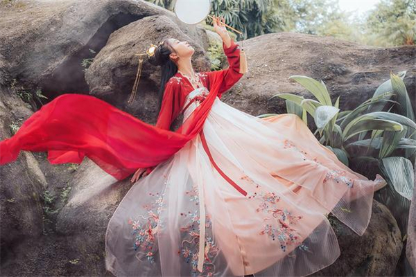 锦鲤抄汉服,锦鲤汉服的正确穿法视频